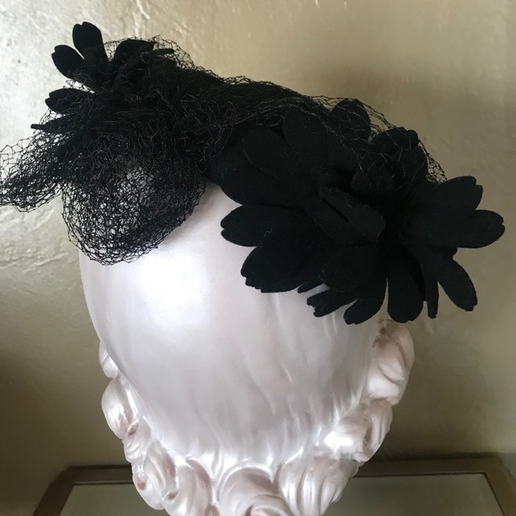 STYLISH 1940s TILT FELT HAT WITH FELT FLOWERS AND VEILING main image 6